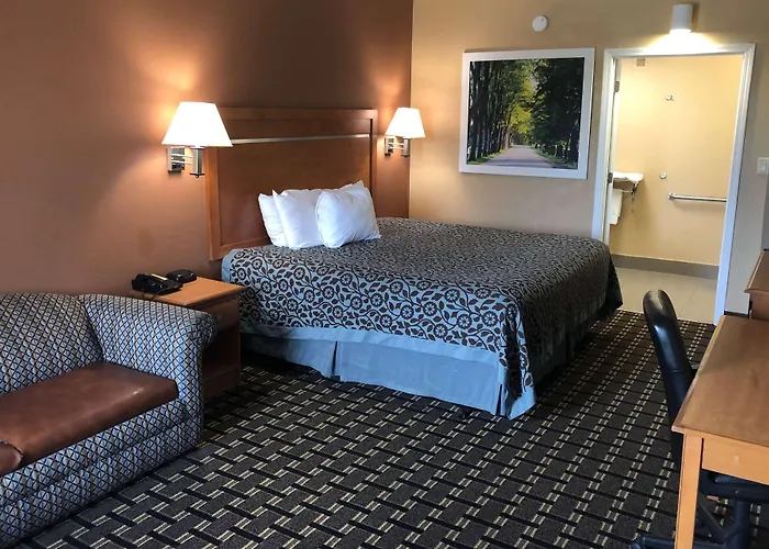 Days Inn By Wyndham Columbus