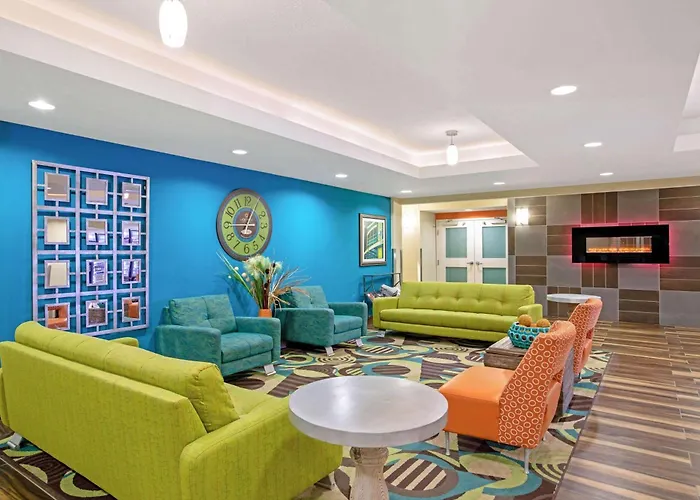 La Quinta By Wyndham Grand Forks Hotel