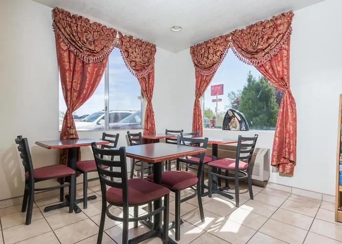 Super 8 By Wyndham Bernalillo Hotel