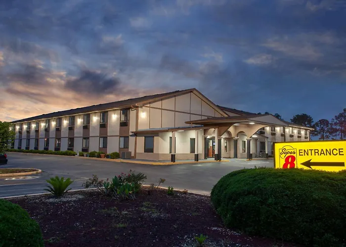 Super 8 By Wyndham Waycross Ga Motel