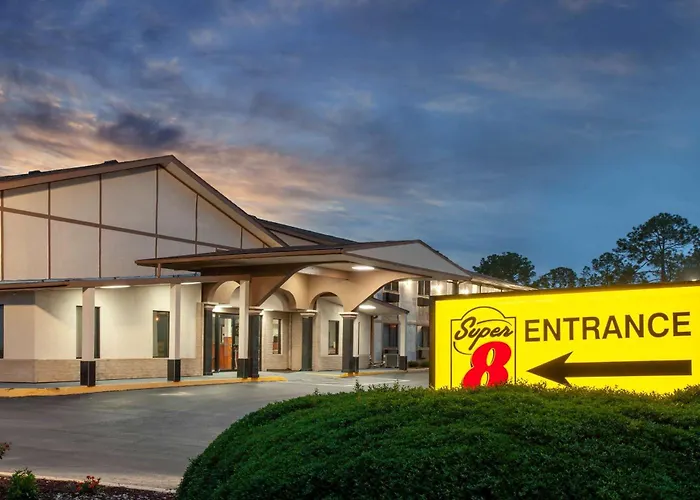 Super 8 By Wyndham Waycross Ga Motel