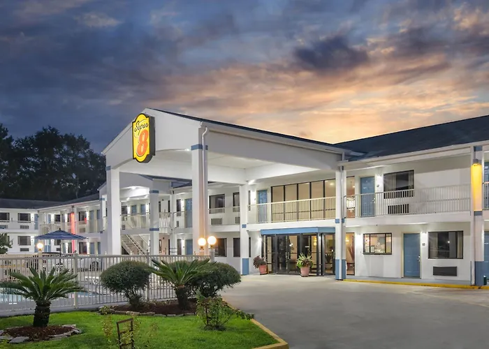Super 8 By Wyndham Ocean Springs Biloxi Hotel