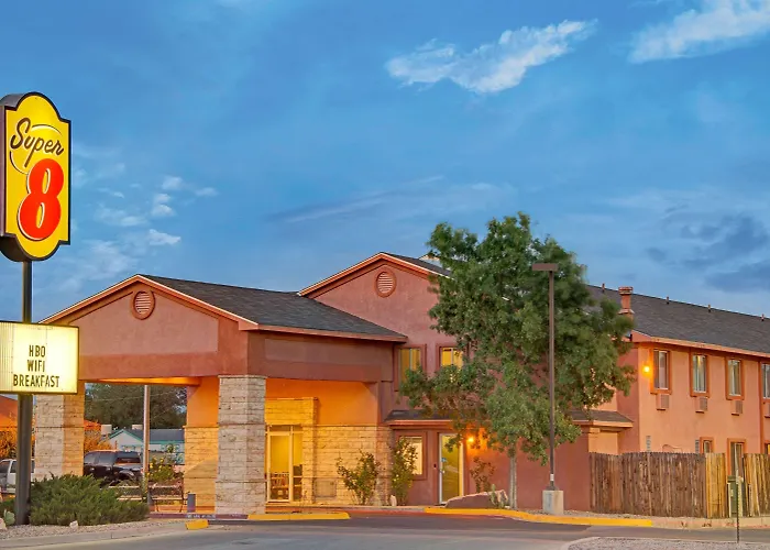 Super 8 By Wyndham Belen Nm Hotel