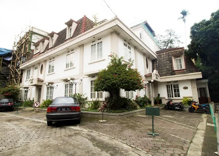 Reddoorz Plus Near Parahyangan University Bandung