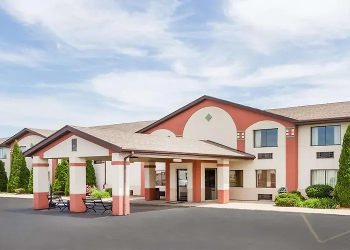 Super 8 By Wyndham Plymouth Hotel