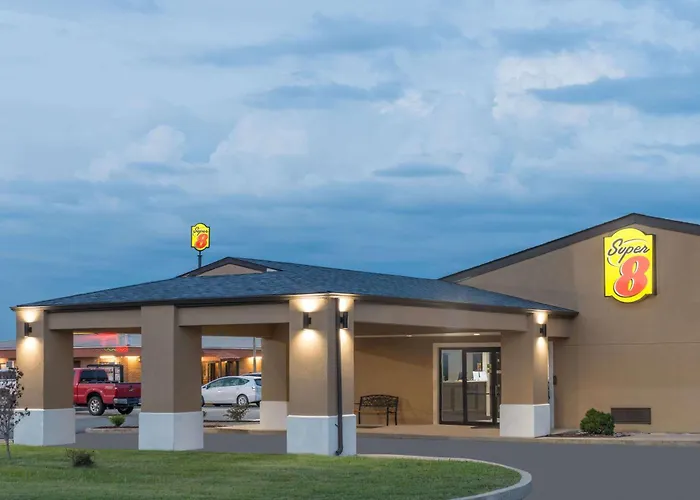 Super 8 By Wyndham Charleston Sikeston East Mo Motel
