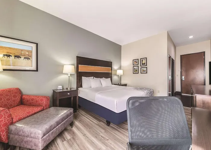 La Quinta By Wyndham Tulsa - Catoosa Hotel