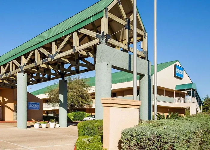 Rodeway Inn & Suites South Of Fiesta Park San Antonio