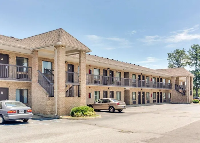 Econo Lodge Suffolk
