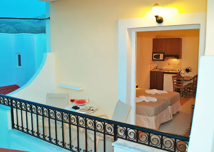 W Suites By Estia Ex Camelot Stalida
