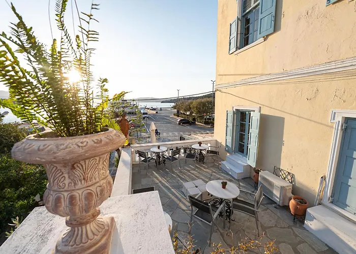 Dionysos Hotel Poros Town