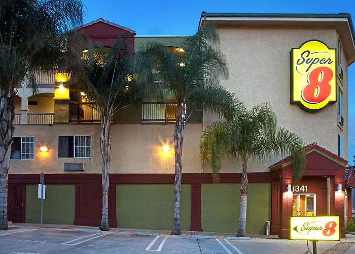 Super 8 By Wyndham Los Angeles Downtown
