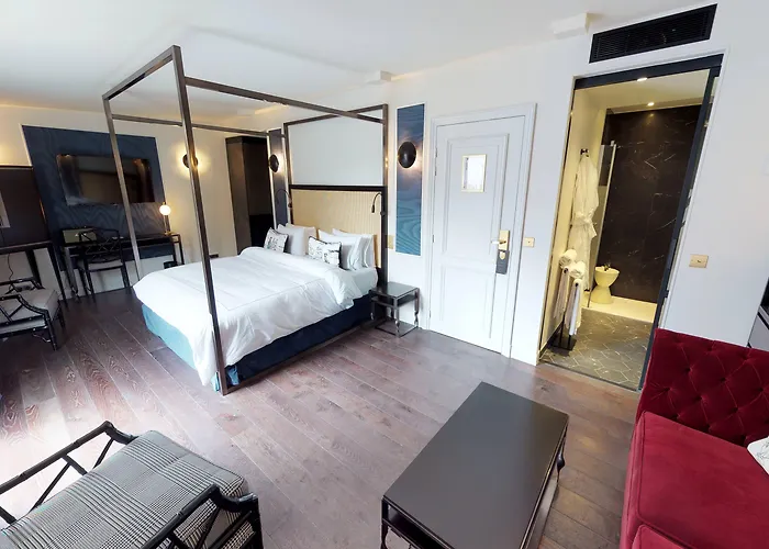 Mom'Art Hotel París