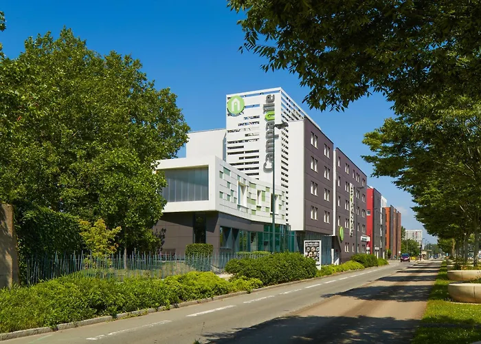 Campanile Nantes Centre - Saint Jacques Hotel