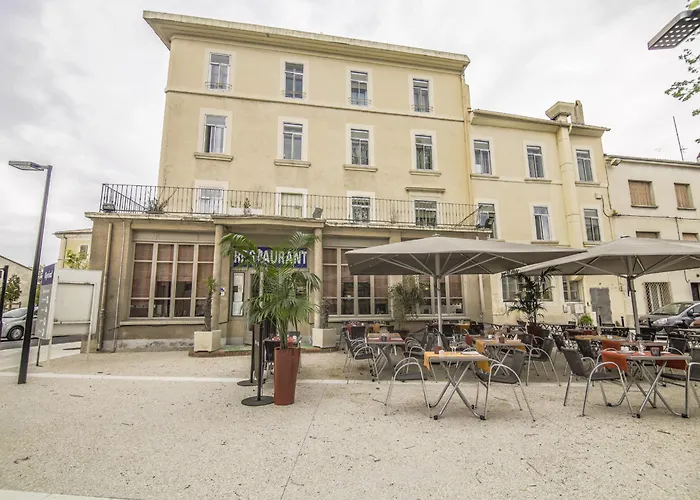 Kyriad Orange Centre Ville - Hotel Restaurant Bar - Galerie D'Art Des Princes - Provence Alpes Cote'Azur - France - Autoroute A7-A9 - Exit21- Chateauneuf-Du-Pape Avignon Bollene Nimes Valence - Terrasse - Repas - Petit Dejeuner