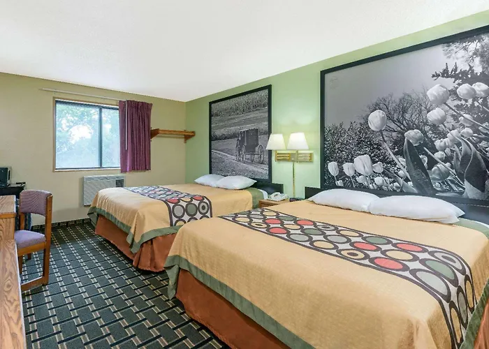 Super 8 By Wyndham Twinsburg/Cleveland Area Hotel