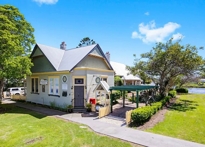 The Old Bank Gladstone Licensed Restaurant & Boutique Accommodation Hat Head