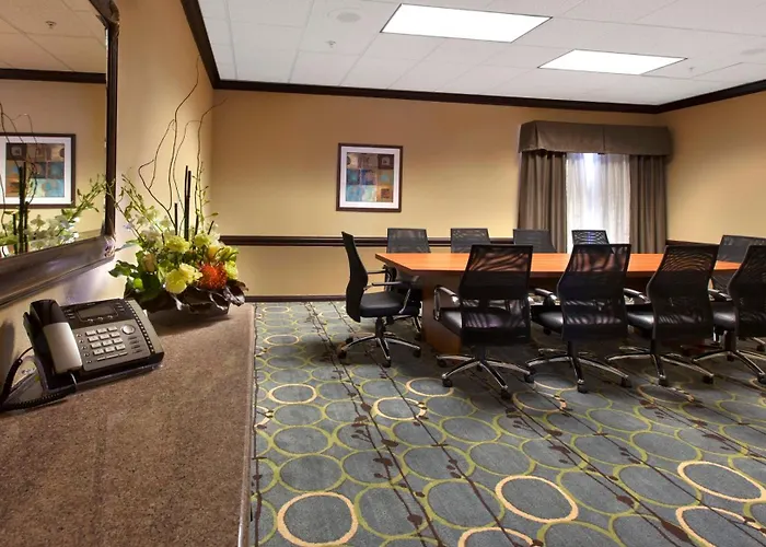 Holiday Inn & Suites Spring - The Woodlands