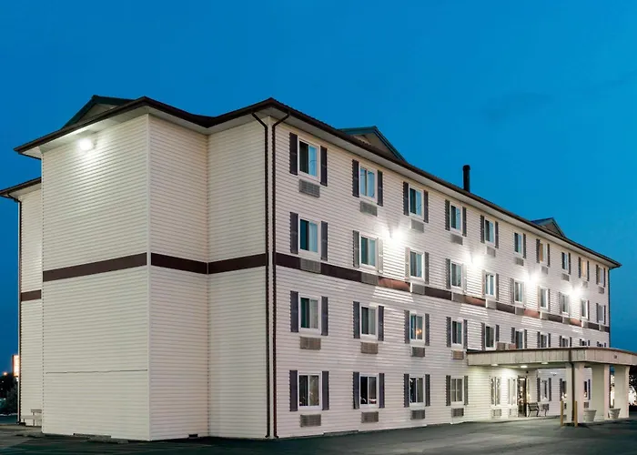 Super 8 By Wyndham Springfield East Hotel