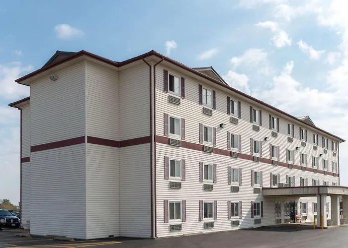 Super 8 By Wyndham Springfield East Hotel