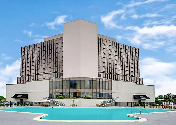 Wyndham Garden Norfolk Downtown Hotel