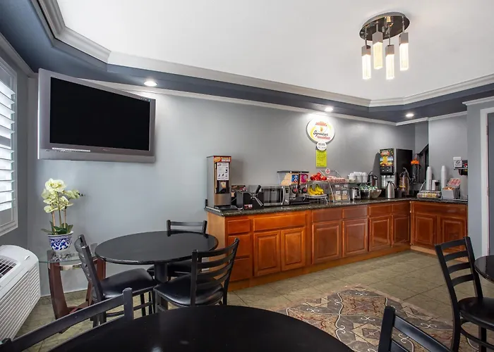 Super 8 By Wyndham Chico Hotel