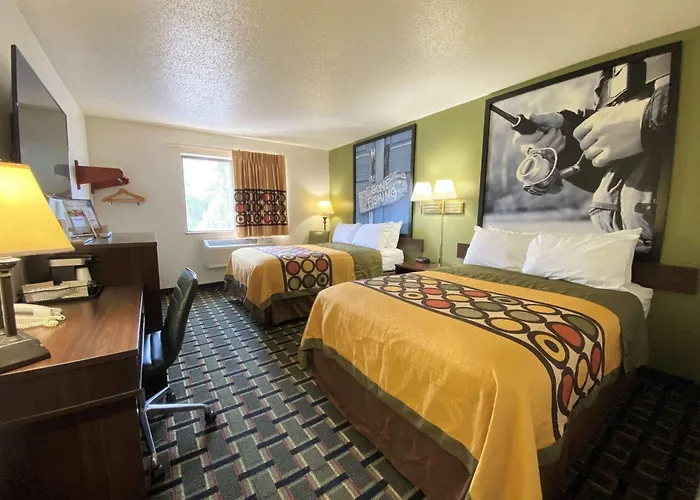Super 8 By Wyndham Newport News/Jefferson Ave. Hotel