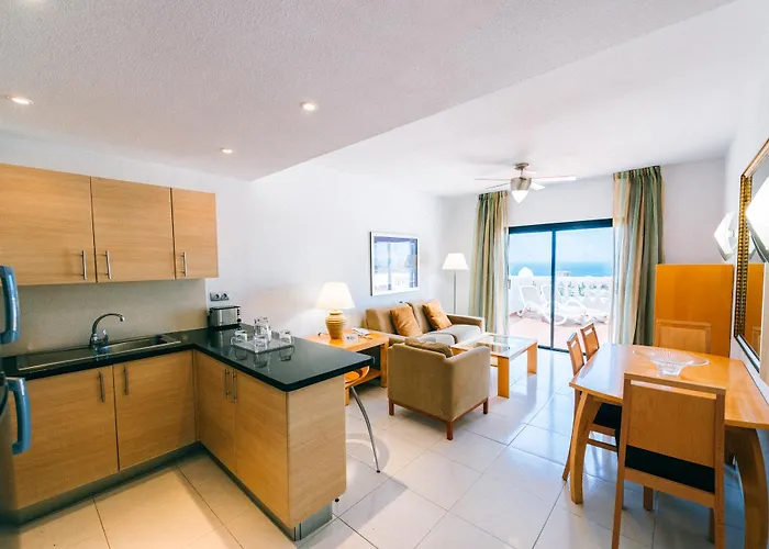 HotelsOna Hollywood Mirage