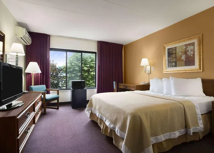 Ramada By Wyndham Pittsburgh/New Stanton Hotel