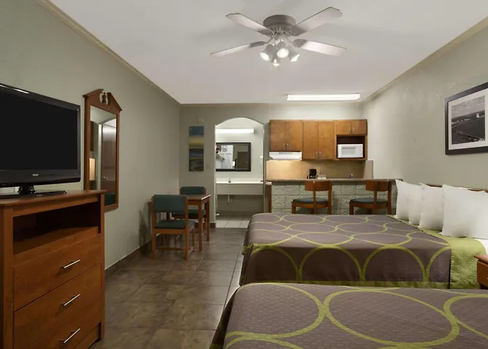 Hotel Super 8 By Wyndham South Padre Island