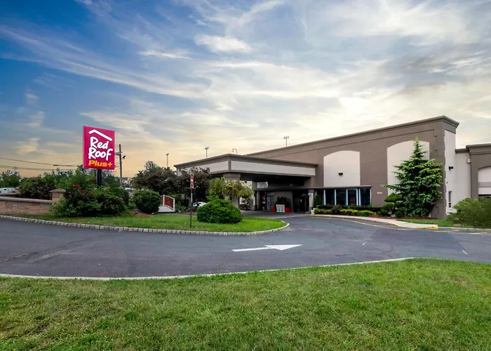 Red Roof Inn Plus Woodbridge - Carteret