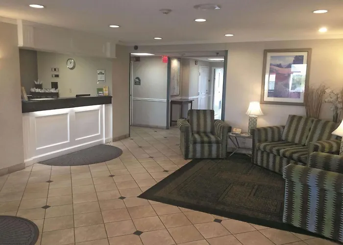 La Quinta By Wyndham Chicago Gurnee Hotel