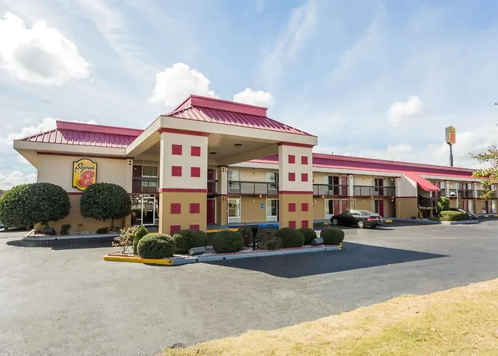 Super 8 By Wyndham Tifton Hotel