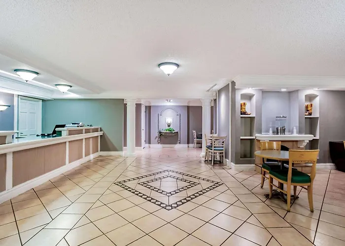 Baymont By Wyndham Abilene Hotel