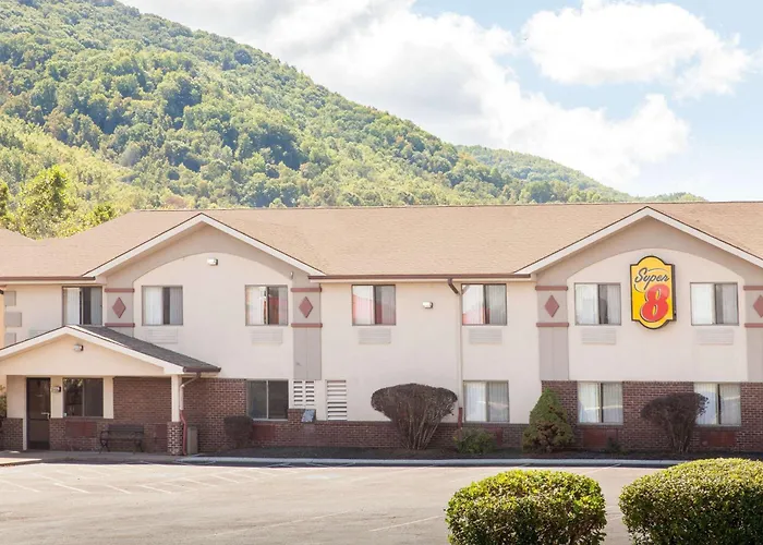 Super 8 By Wyndham Norton Va Motel