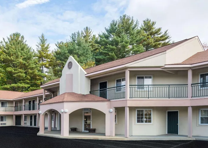 Howard Johnson By Wyndham Lenox