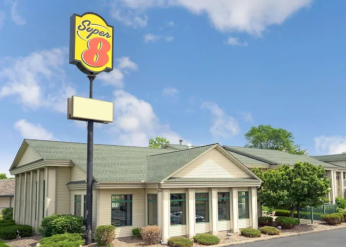 Super 8 By Wyndham Hudson Hotel