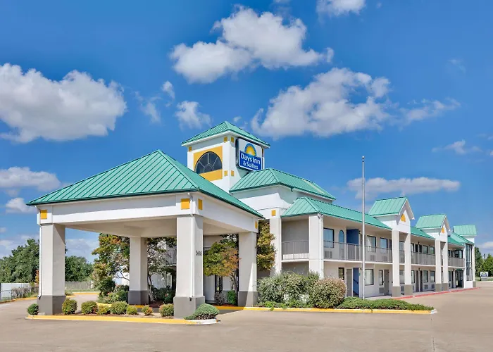 Days Inn & Suites By Wyndham Bentonville