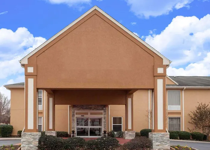 Quality Inn & Suites I-40 East North Little Rock