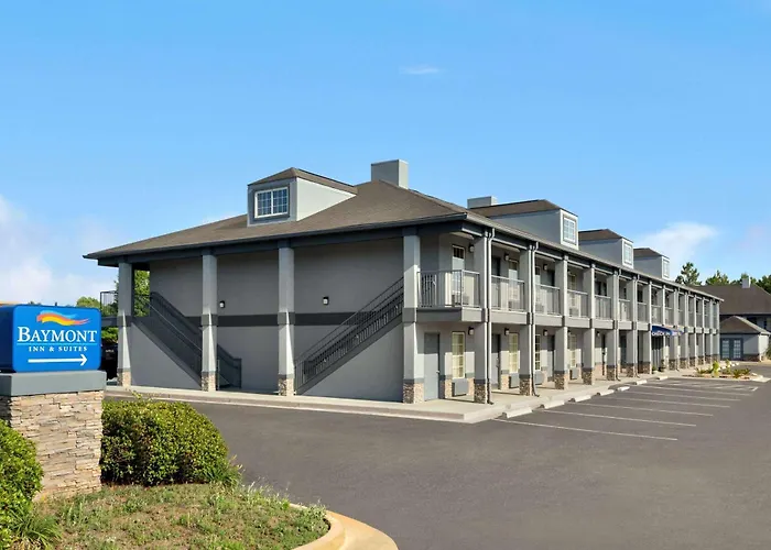 Baymont By Wyndham Warner Robins Motel