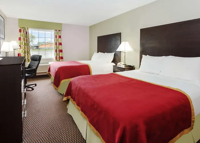 Baymont By Wyndham Beloit Hotel