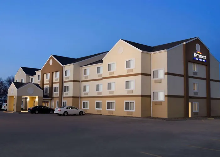 Baymont By Wyndham Salina Hotel