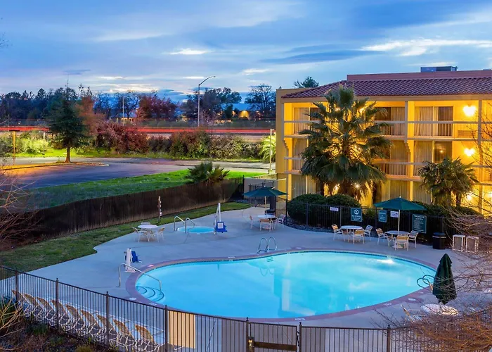 La Quinta By Wyndham Redding Hotel