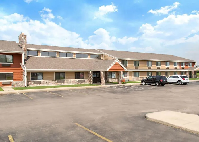 Americinn By Wyndham Elkhorn Near Lake Geneva