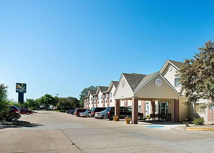 Quality Inn Near Northtown Mall & National Sports Center Coon Rapids