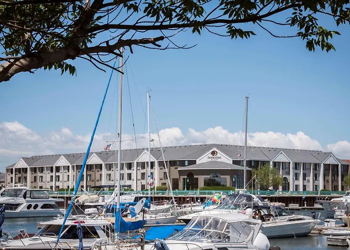 Doubletree By Hilton Racine Harbourwalk Hotel