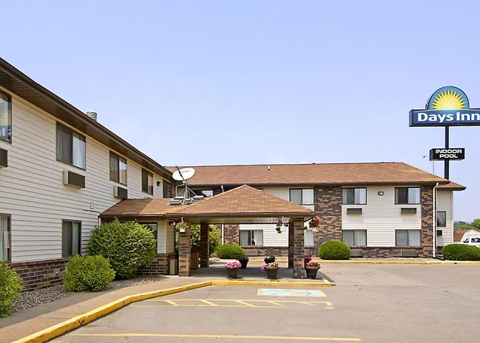 Days Inn & Suites By Wyndham Davenport East