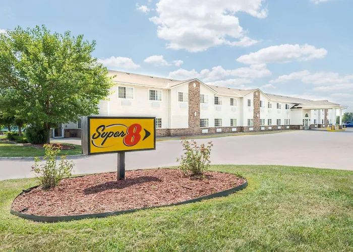 Super 8 By Wyndham Platte City Kansas City Area