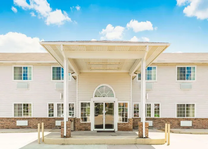 Super 8 By Wyndham Platte City Kansas City Area