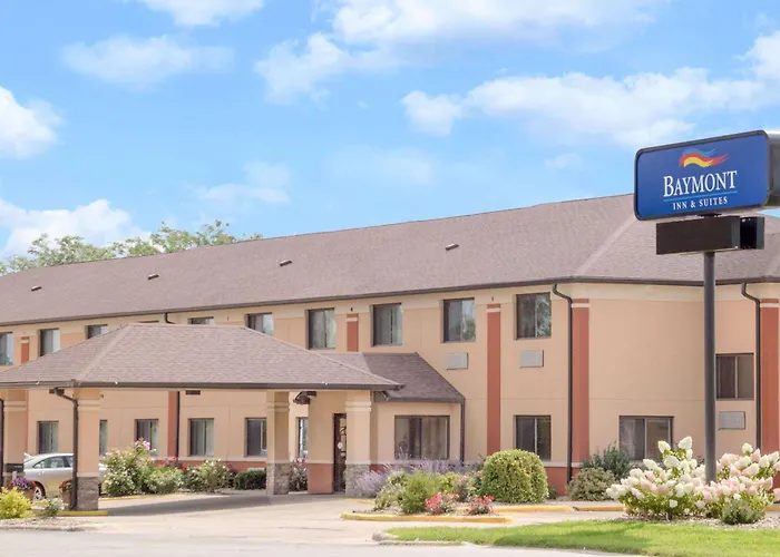 Baymont By Wyndham Waterloo Hotel